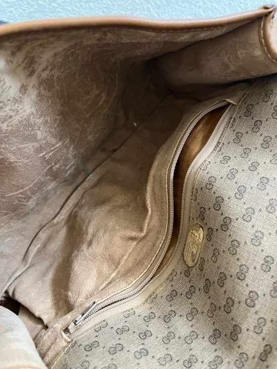 Gucci Brown Monogram vintage Crossbody Bag in Tan Leather Trim - Picture 4 of 14